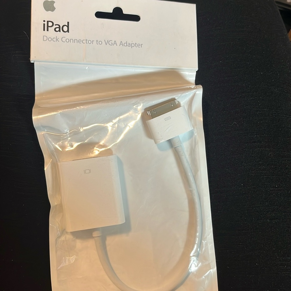 iPad Dock Connector to VGA Adpater